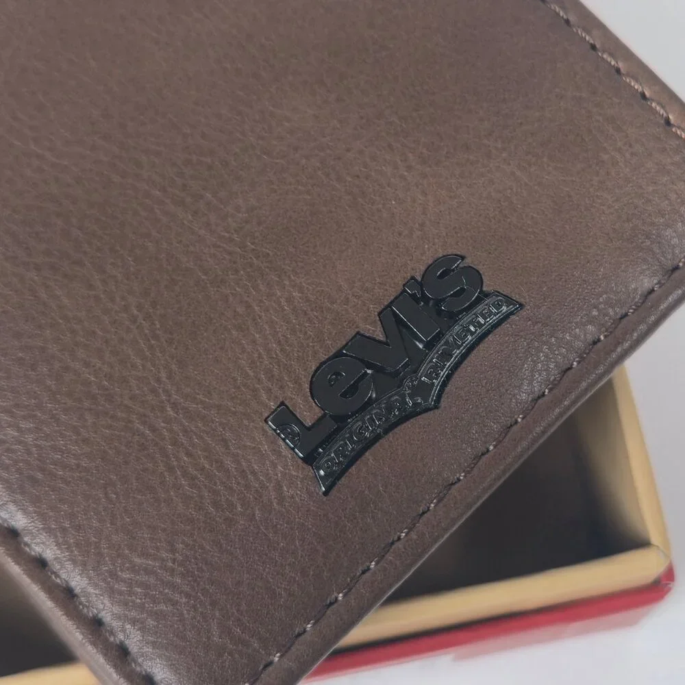 Levi's® Men's Bifold Wallet - Classic Brown‎
